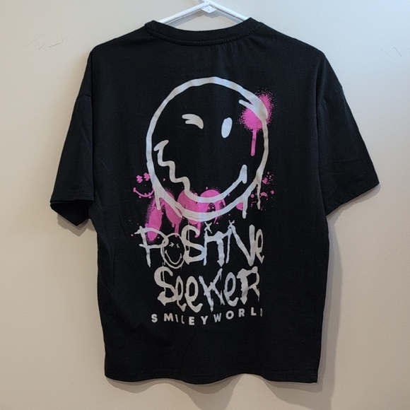 SmileyWorld Other - Smiley World Graphic T